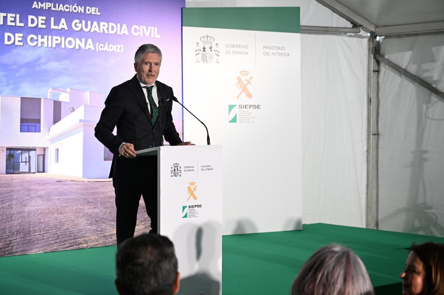 EL MINISTRO DEL INTERIOR HA INAUGURADO OFICIALMENTE LA AMPLIACION DEL CUARTEL DE LA GUARDIA CIVIL DE CHIPIONA ( CÁDIZ)